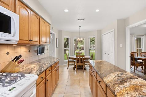 421 Skyforest Drive Hollywood Park TX 78232