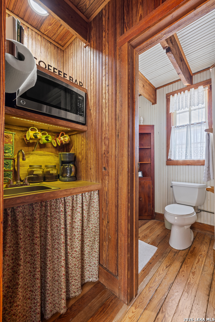 202 S Bowie Street Fredericksburg TX 78624