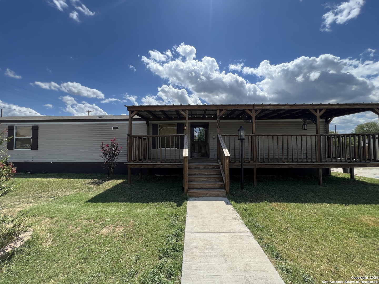 805 N 4th Avenue Crystal City TX 78839