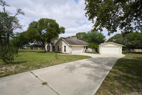 308 Rose Garden Drive La Vernia TX 78121