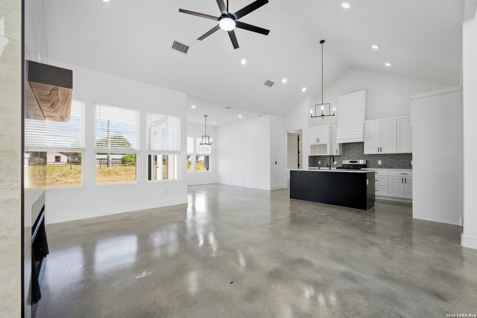 553 County Road 422 Stockdale TX 78160