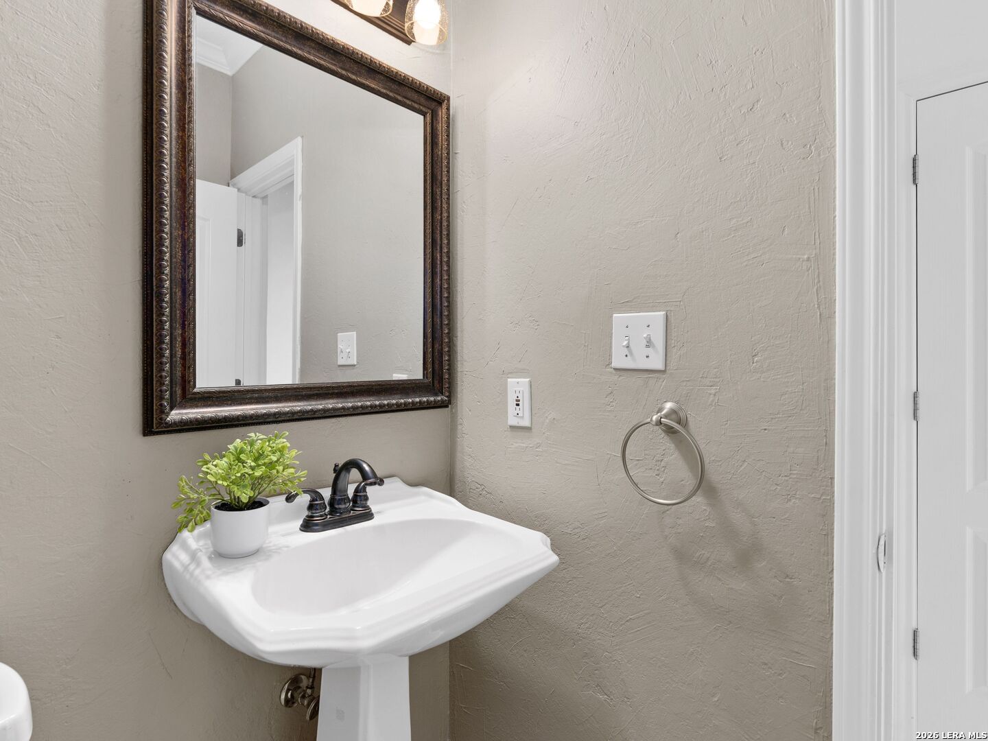 1827 Slumber Pass San Antonio TX 78260