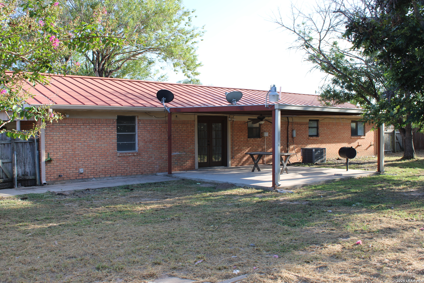 1204 W Goodwin Street Pleasanton TX 78064