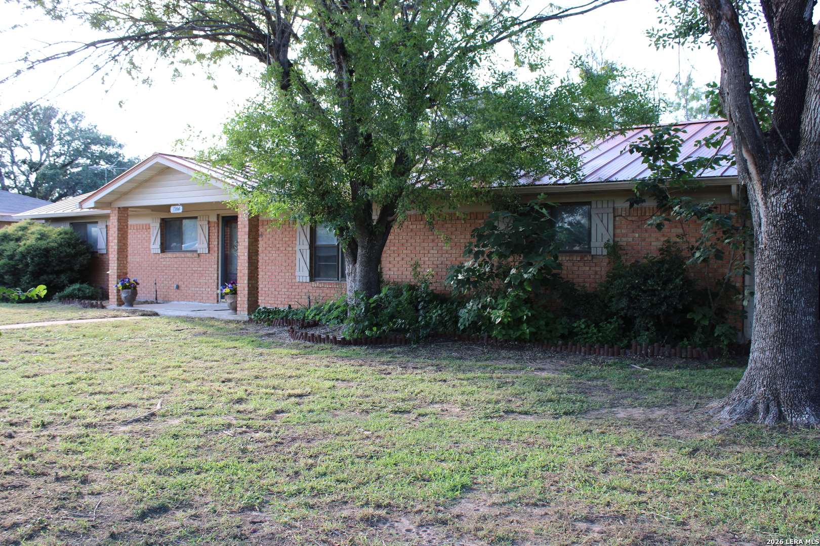 1204 W Goodwin Street Pleasanton TX 78064