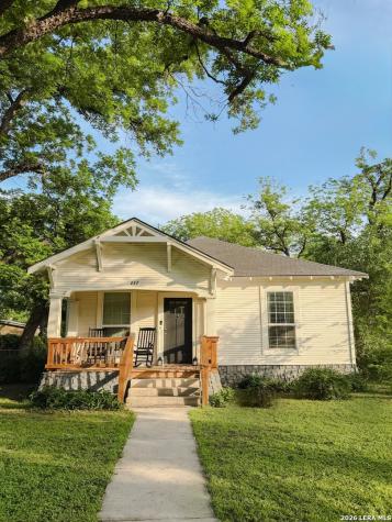 237 W Oak Street Uvalde TX 78801