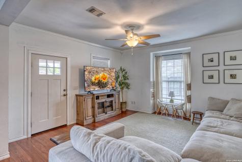 237 W Oak Street Uvalde TX 78801