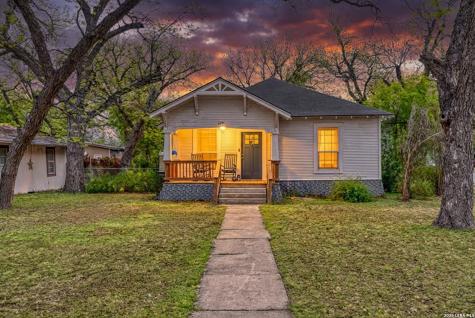 237 W Oak Street Uvalde TX 78801