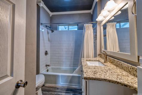 237 W Oak Street Uvalde TX 78801