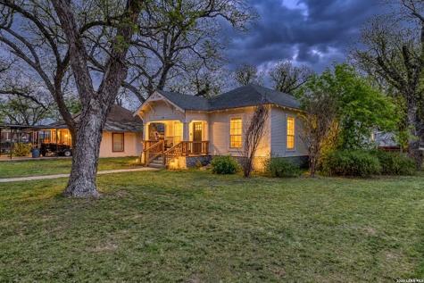 237 W Oak Street Uvalde TX 78801