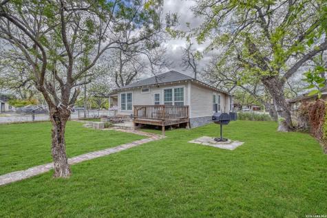 237 W Oak Street Uvalde TX 78801