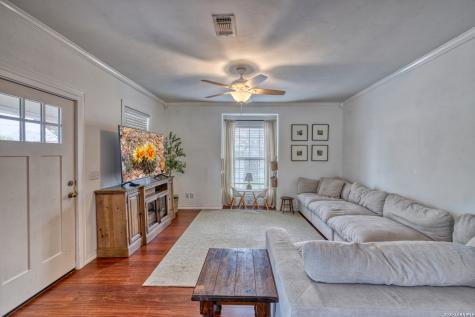 237 W Oak Street Uvalde TX 78801