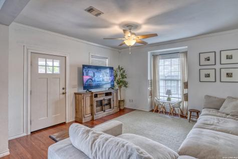 237 W Oak Street Uvalde TX 78801