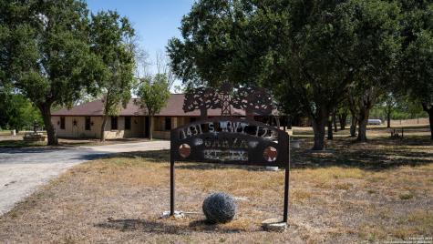 1431 S Sh-123 Karnes City TX 78118