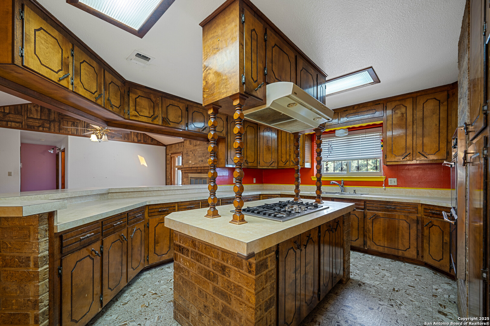 1431 S Sh-123 Karnes City TX 78118