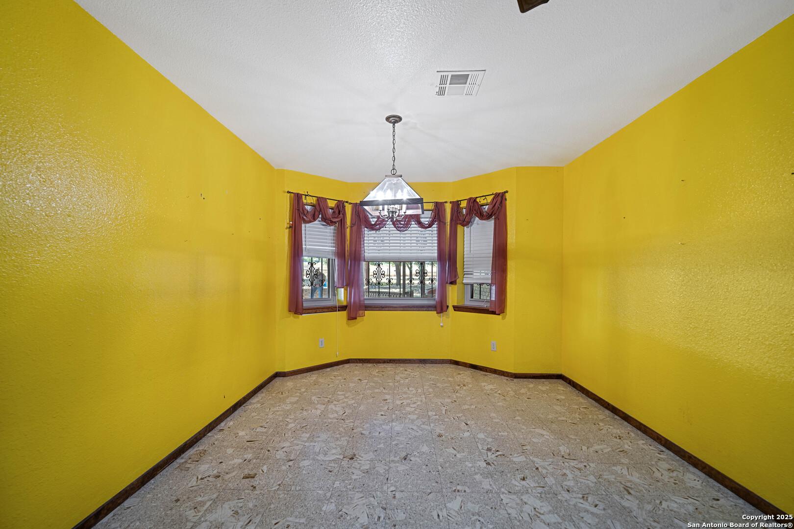 1431 S Sh-123 Karnes City TX 78118