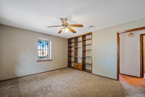 1431 S Sh-123 Karnes City TX 78118