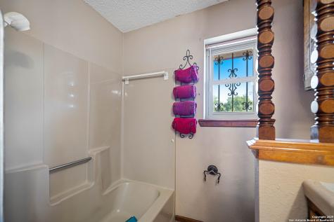 1431 S Sh-123 Karnes City TX 78118