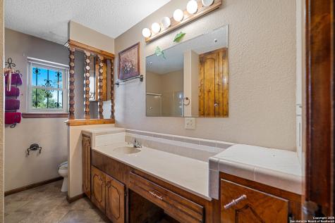 1431 S Sh-123 Karnes City TX 78118