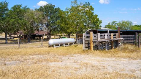 1431 S Sh-123 Karnes City TX 78118