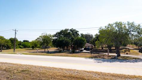 1431 S Sh-123 Karnes City TX 78118