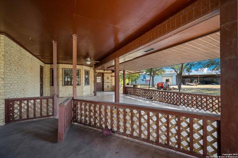 1431 S Sh-123 Karnes City TX 78118