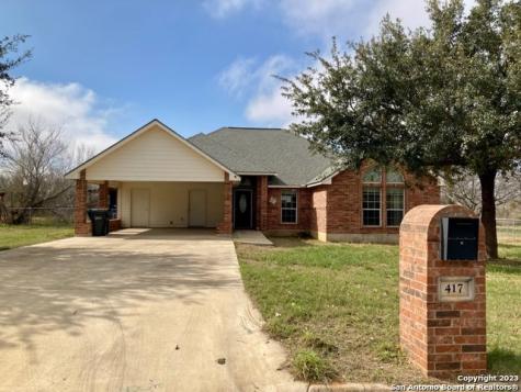 417 Nueces Dilley TX 78017