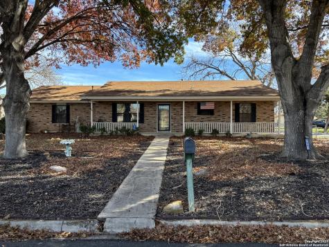 799 Paige Street Seguin TX 78155