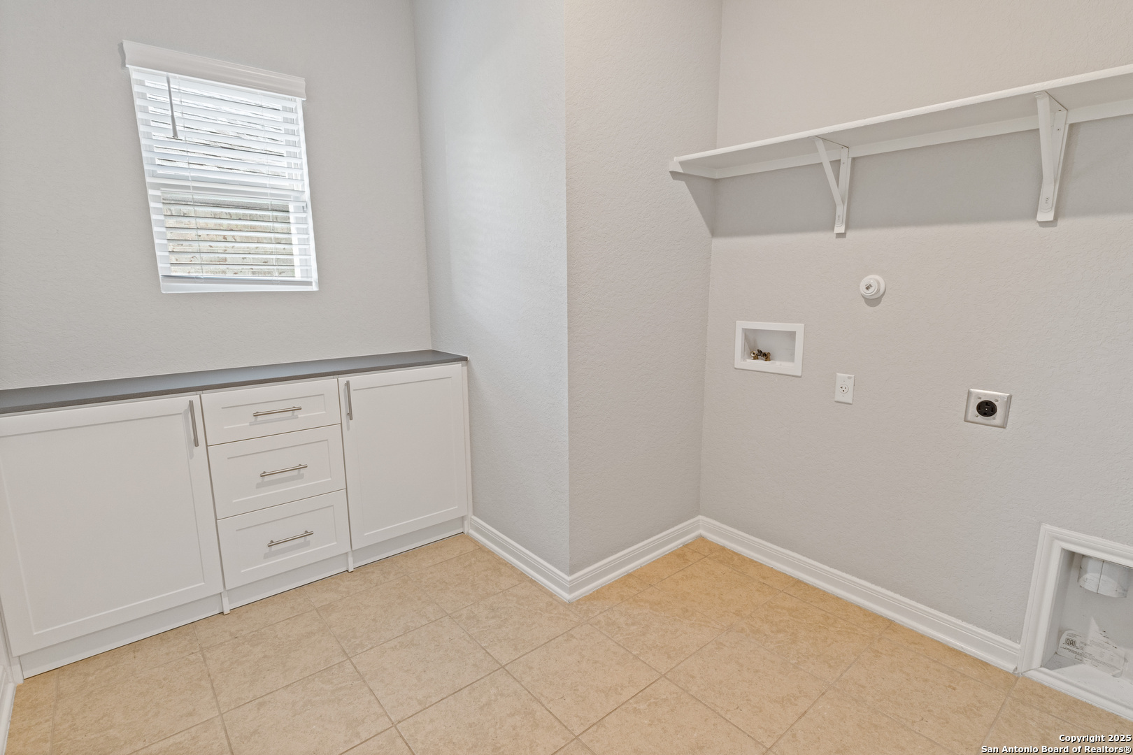 1543 Argon San Antonio TX 78245