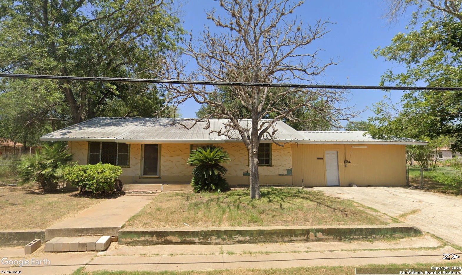 251 5th Street Poteet TX 78065