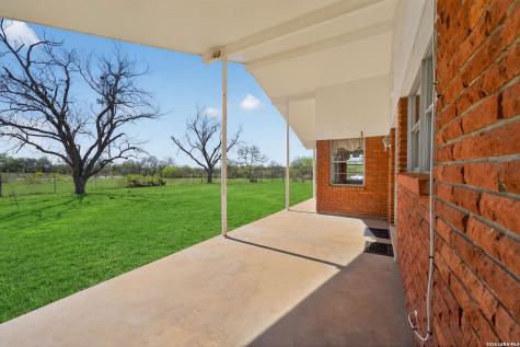 514 Hospital Floresville TX 78114