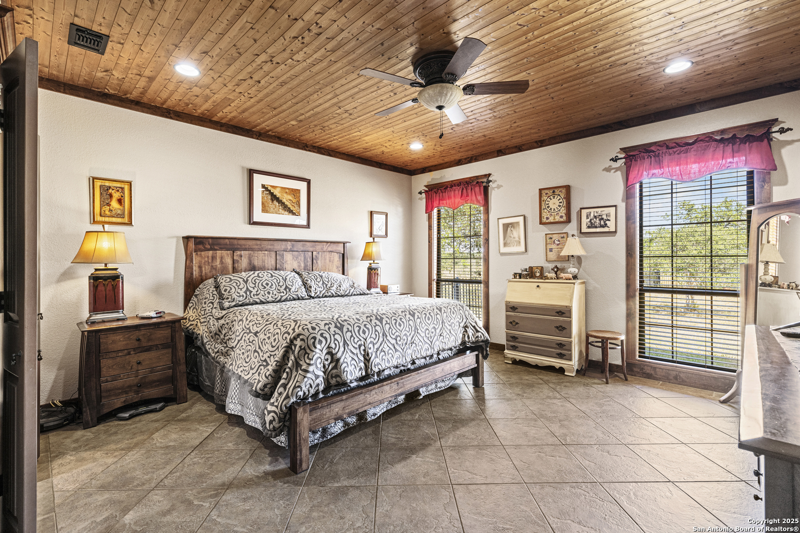 544 River View Johnson City TX 78636