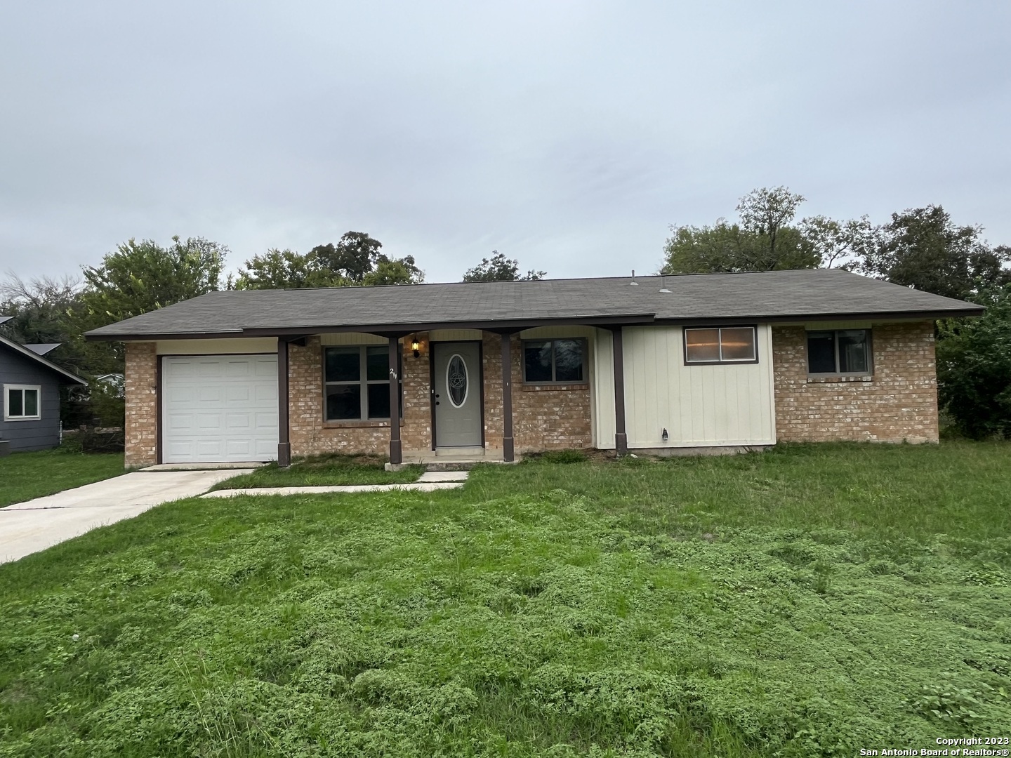 211 Avenue F Converse TX 78109