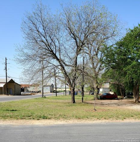 709 Trail Street Floresville TX 78114
