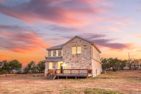 288 County Road 105 Floresville TX 78114