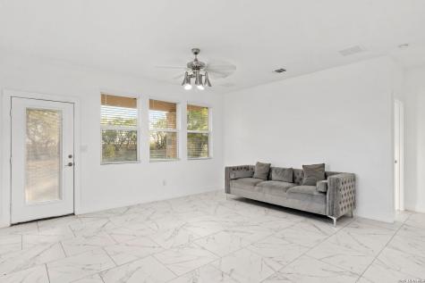 288 County Road 105 Floresville TX 78114