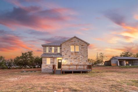288 County Road 105 Floresville TX 78114
