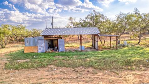 288 County Road 105 Floresville TX 78114