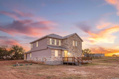 288 County Road 105 Floresville TX 78114