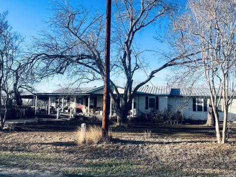521 Cr 7713 #1 Devine TX 78016