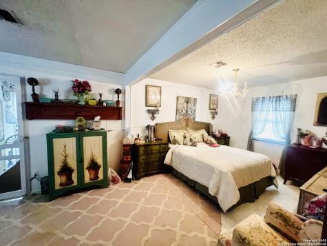 521 Cr 7713 #1 Devine TX 78016