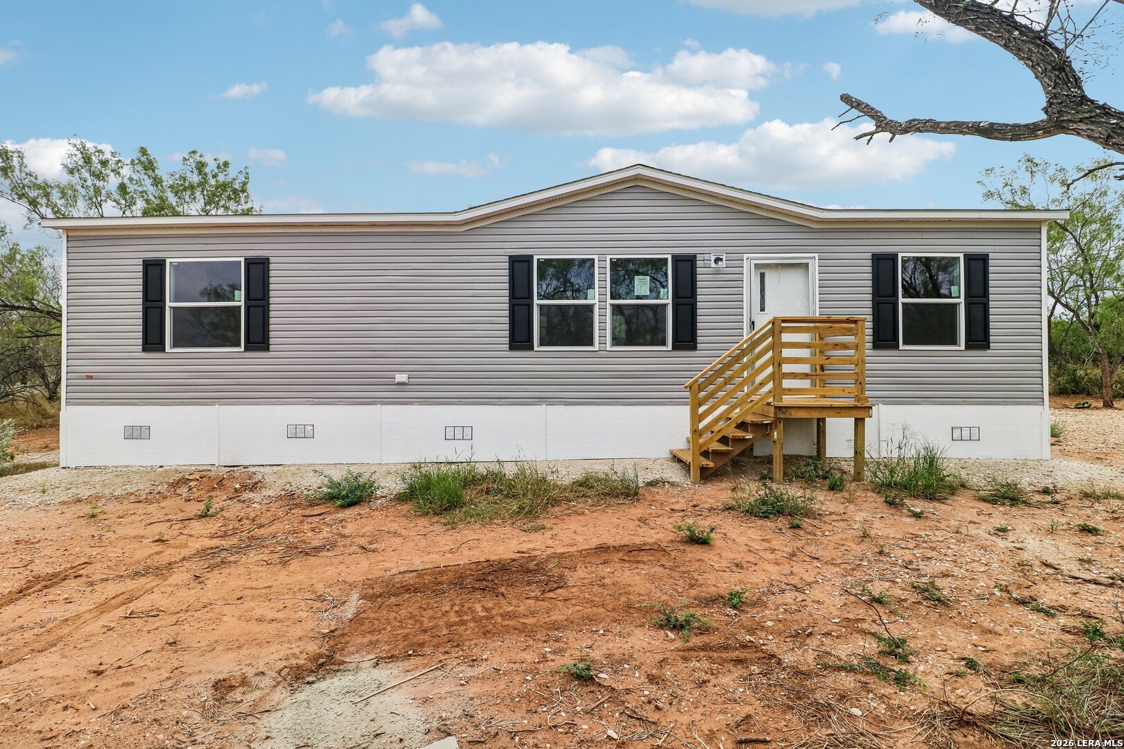 172 County Road 2667 Devine TX 78016
