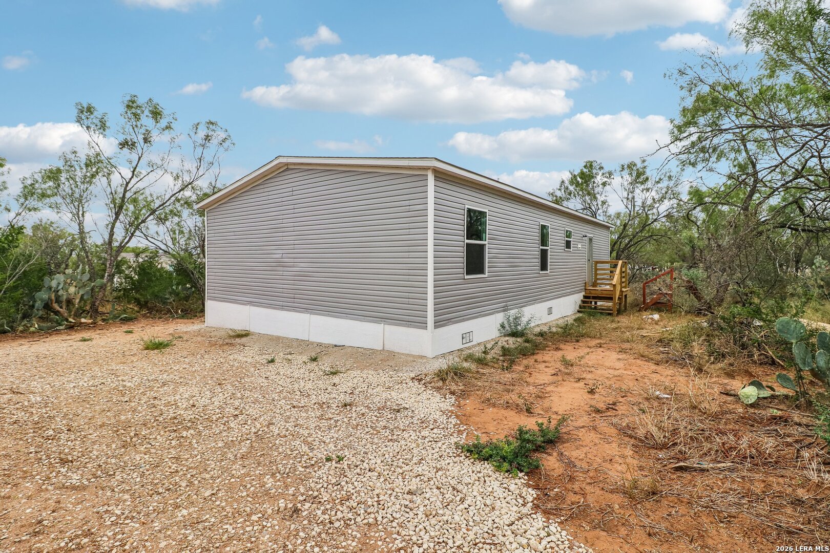 172 County Road 2667 Devine TX 78016