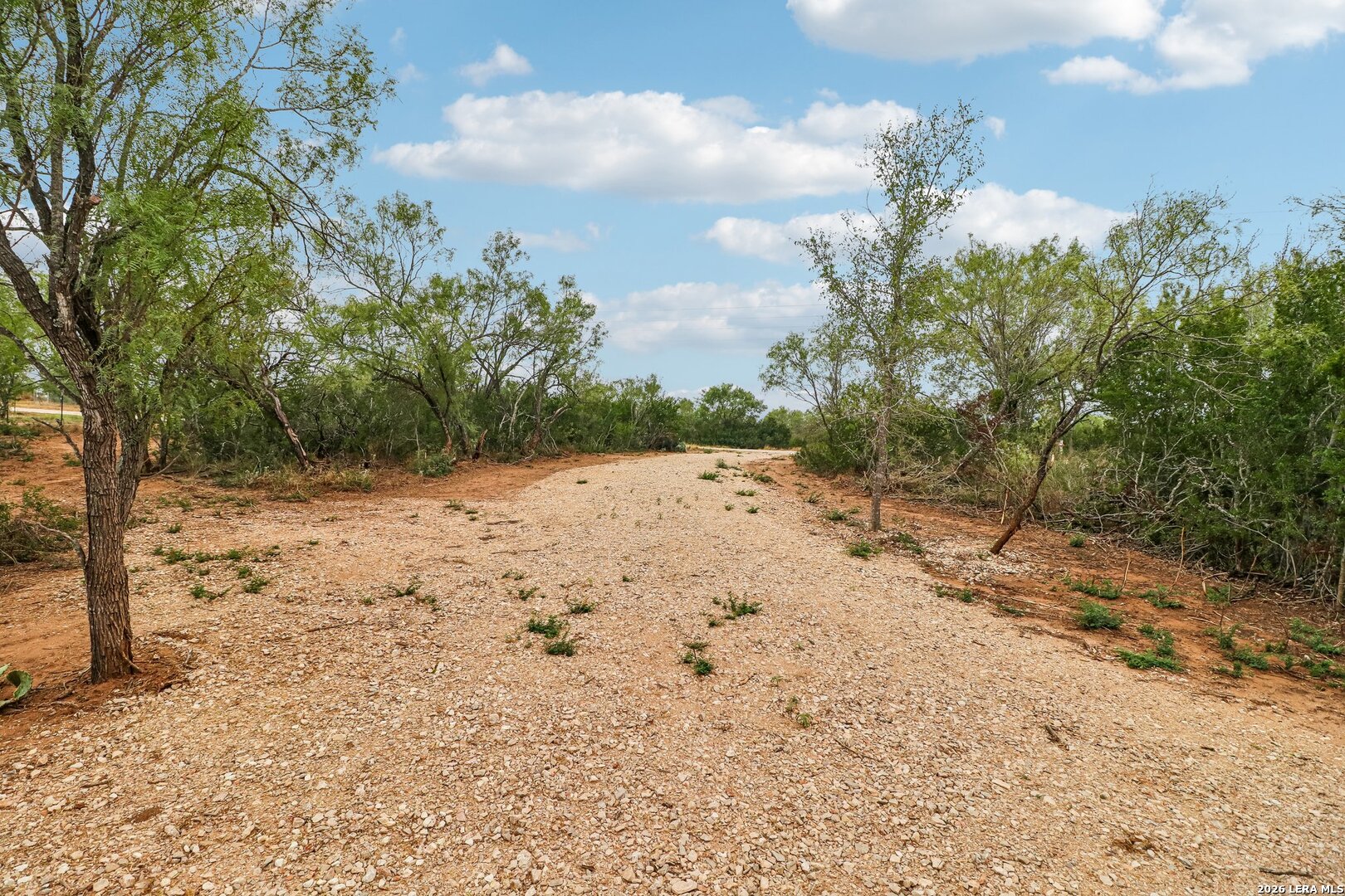 172 County Road 2667 Devine TX 78016