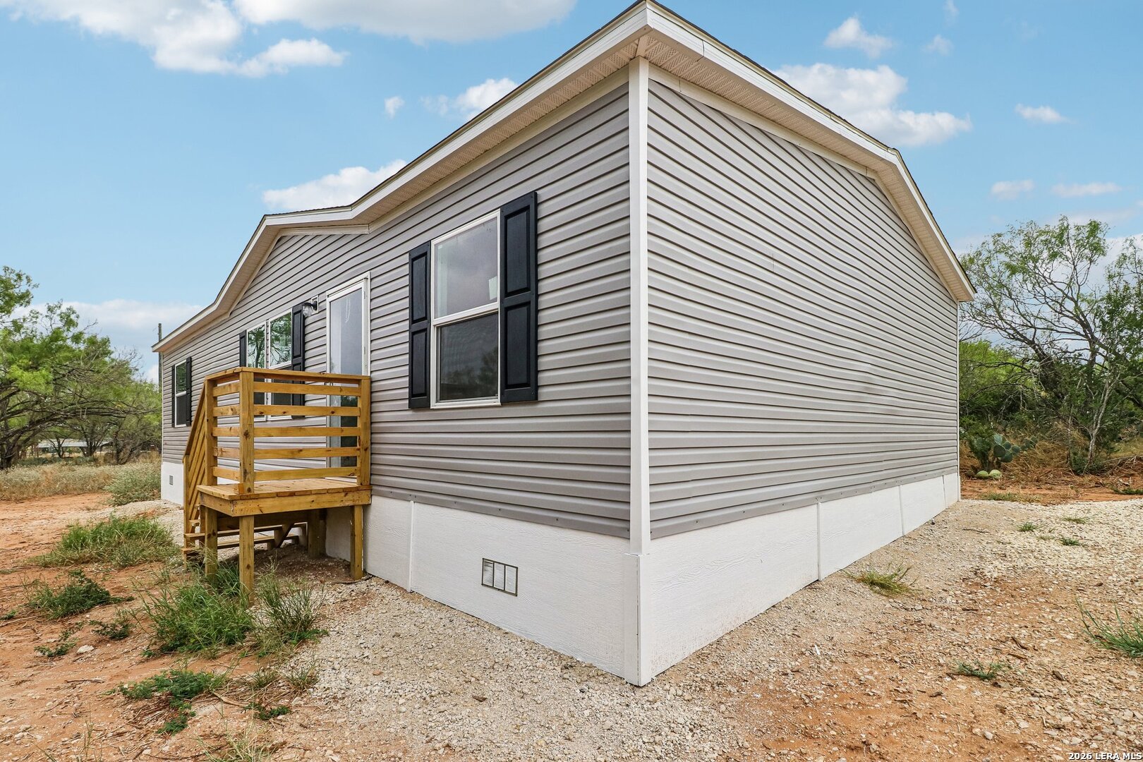 172 County Road 2667 Devine TX 78016