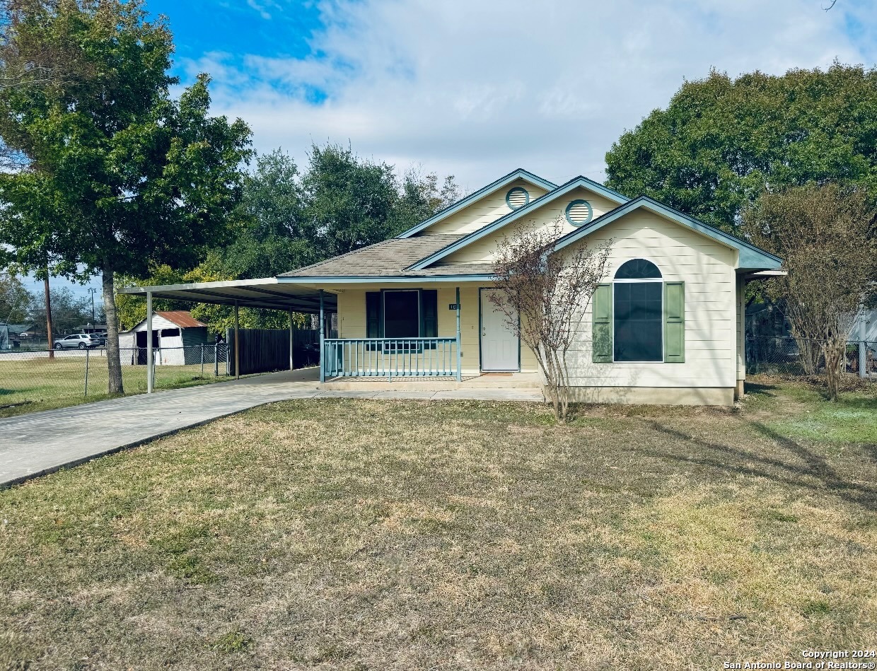 106 E Seguin Street Marion TX 78124