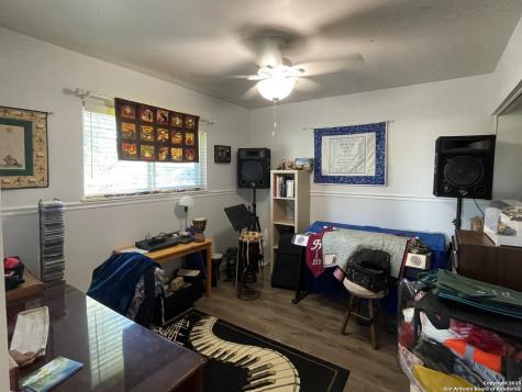 1710 Rosewood Seguin TX 78155