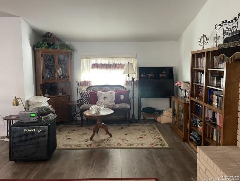 1710 Rosewood Seguin TX 78155