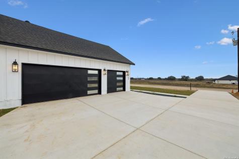 191 Hidden Ranch Floresville TX 78114