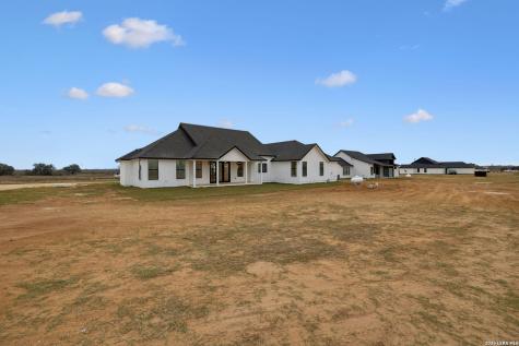 191 Hidden Ranch Floresville TX 78114