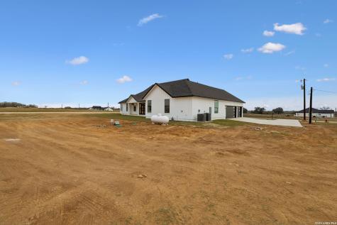 191 Hidden Ranch Floresville TX 78114